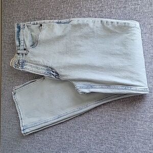 Abercrombie & Fitch Slim Straight Ultra High Rise Size 4/27L Light Wash Curve